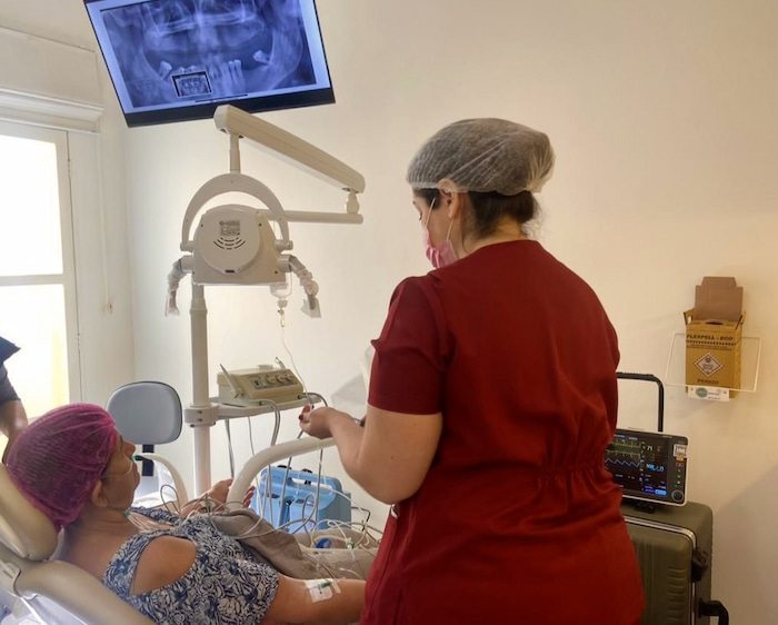 sedação consciente para implante dentário